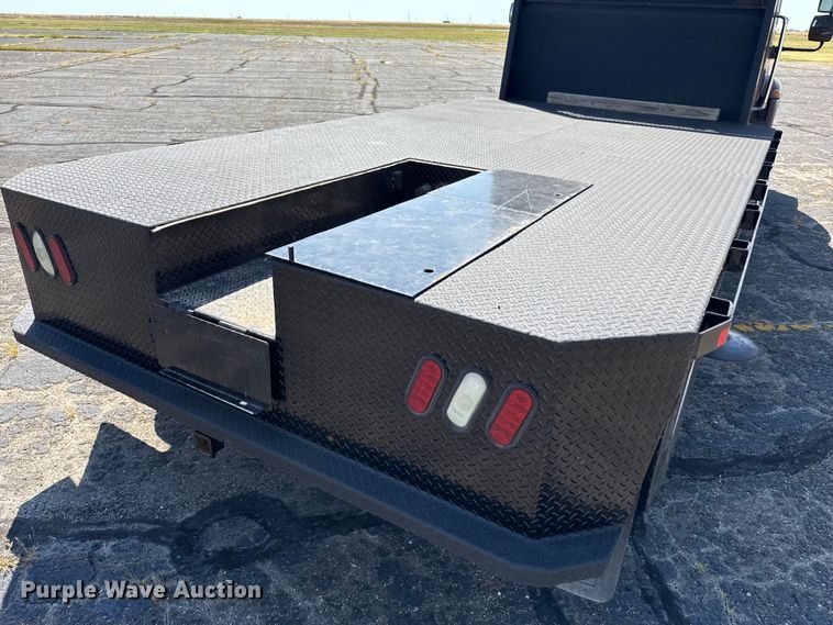 image for item DZ8913 2007 International 4300 flatbed truck