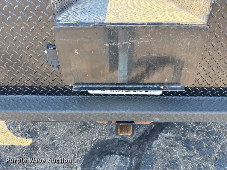 image for item DZ8913 2007 International 4300 flatbed truck