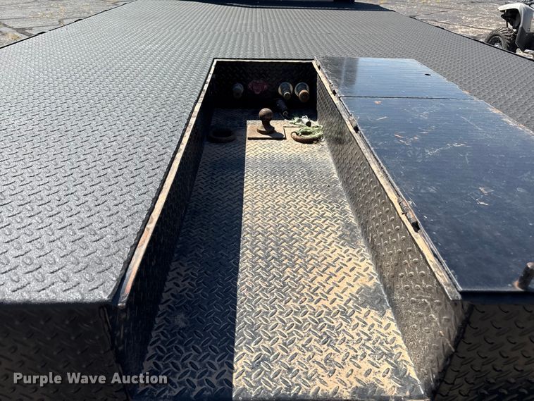 image for item DZ8913 2007 International 4300 flatbed truck