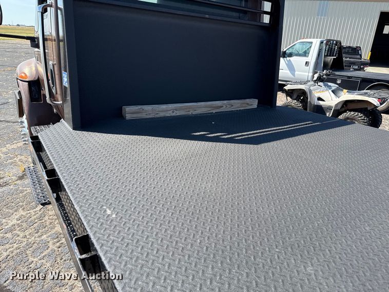 image for item DZ8913 2007 International 4300 flatbed truck