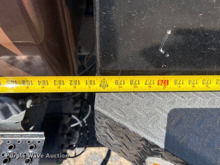 image for item DZ8913 2007 International 4300 flatbed truck