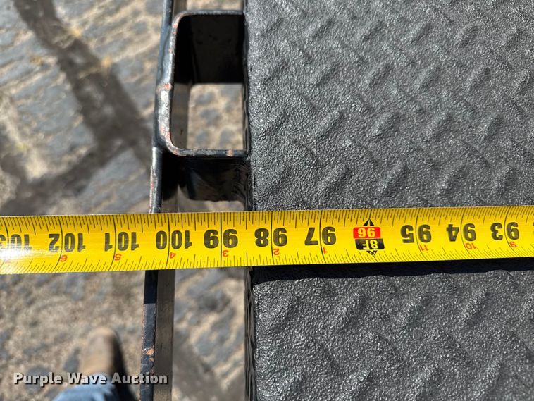 image for item DZ8913 2007 International 4300 flatbed truck