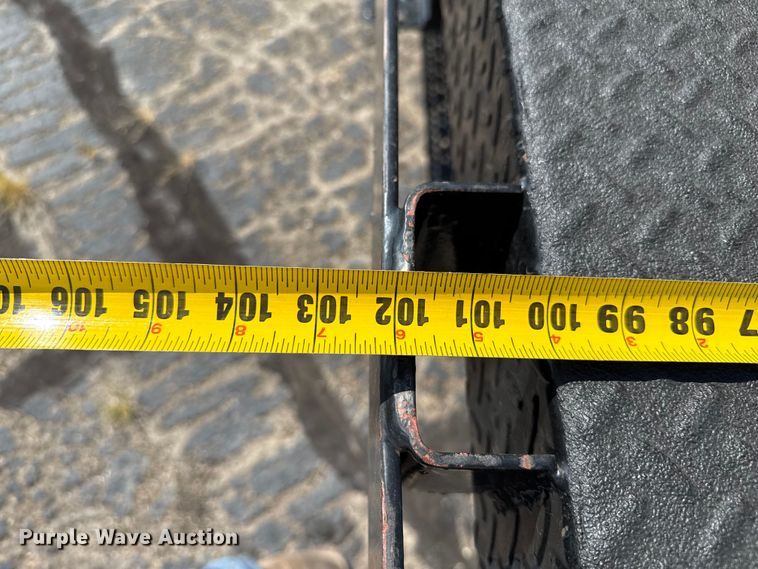 image for item DZ8913 2007 International 4300 flatbed truck