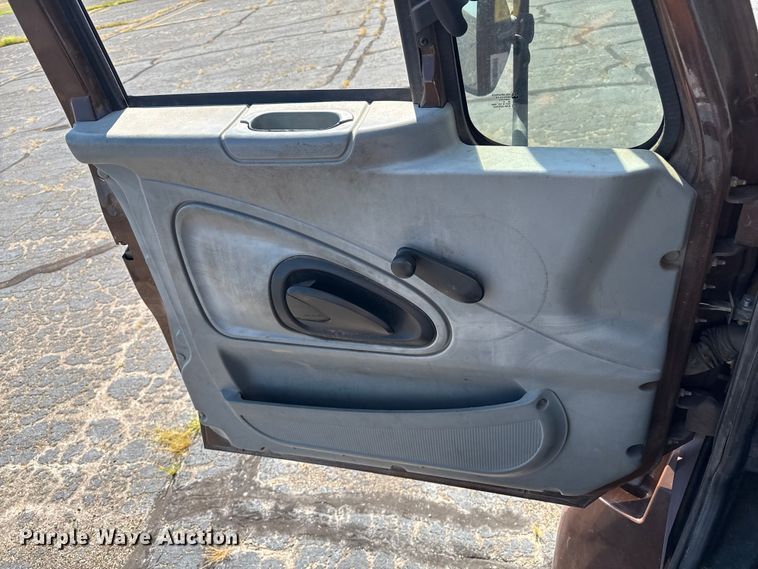 image for item DZ8913 2007 International 4300 flatbed truck