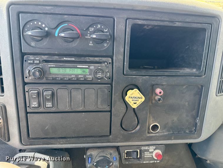 image for item DZ8913 2007 International 4300 flatbed truck