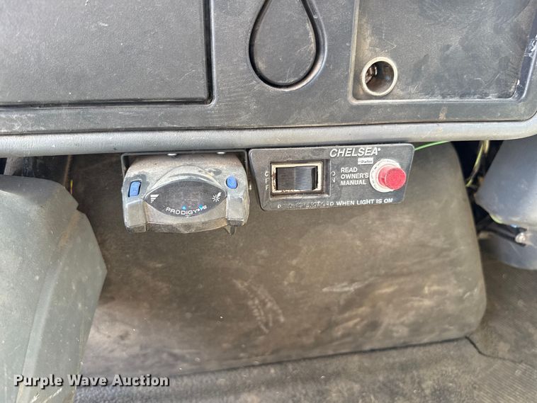 image for item DZ8913 2007 International 4300 flatbed truck