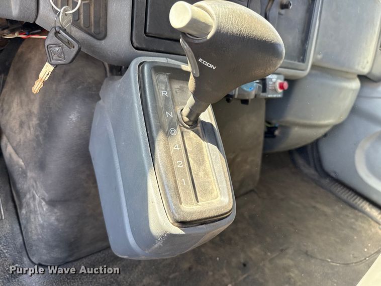 image for item DZ8913 2007 International 4300 flatbed truck