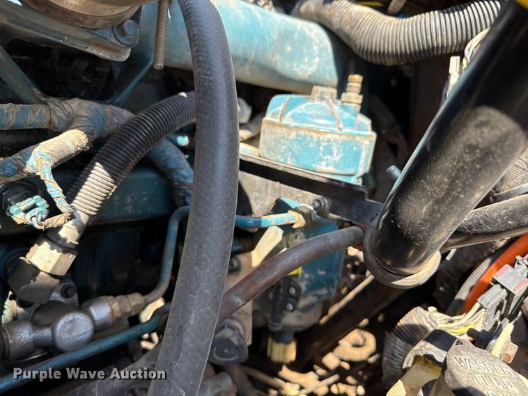 image for item DZ8913 2007 International 4300 flatbed truck