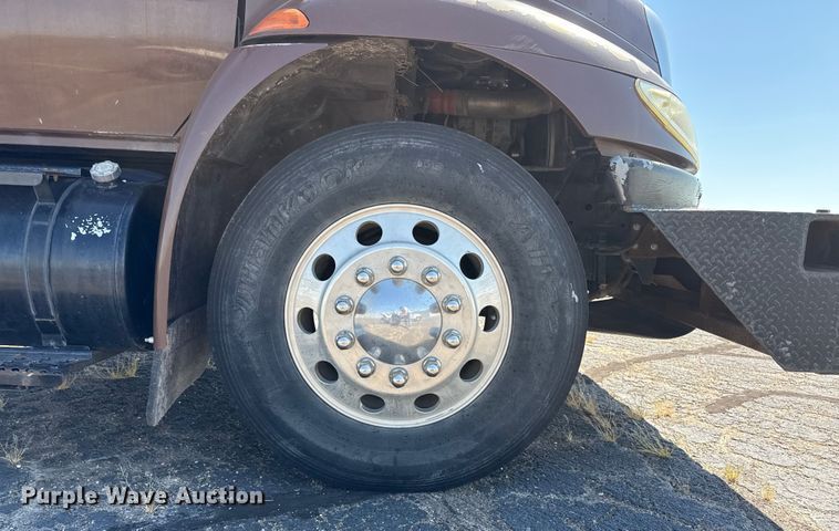 image for item DZ8913 2007 International 4300 flatbed truck