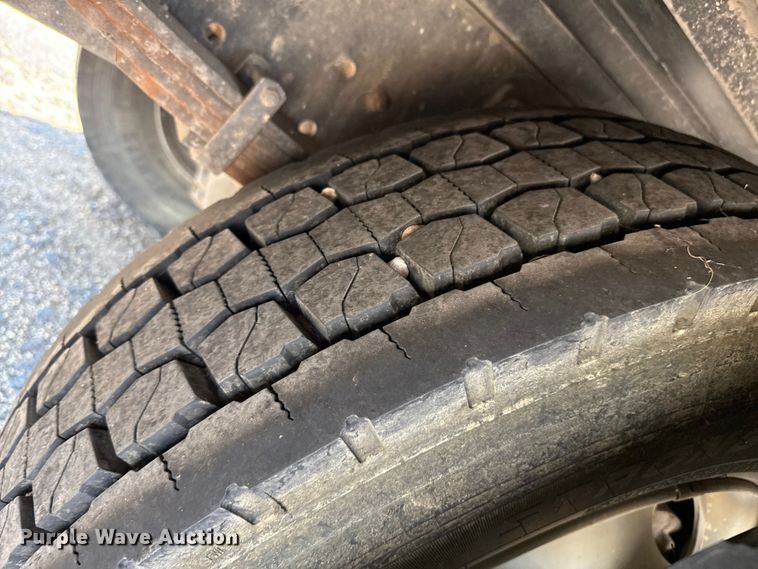 image for item DZ8913 2007 International 4300 flatbed truck