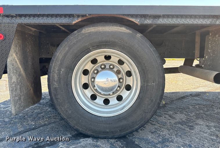 image for item DZ8913 2007 International 4300 flatbed truck