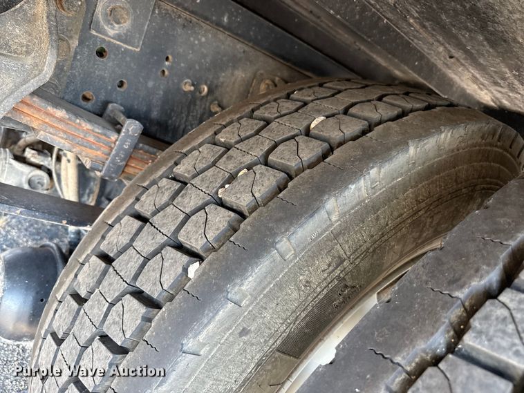 image for item DZ8913 2007 International 4300 flatbed truck