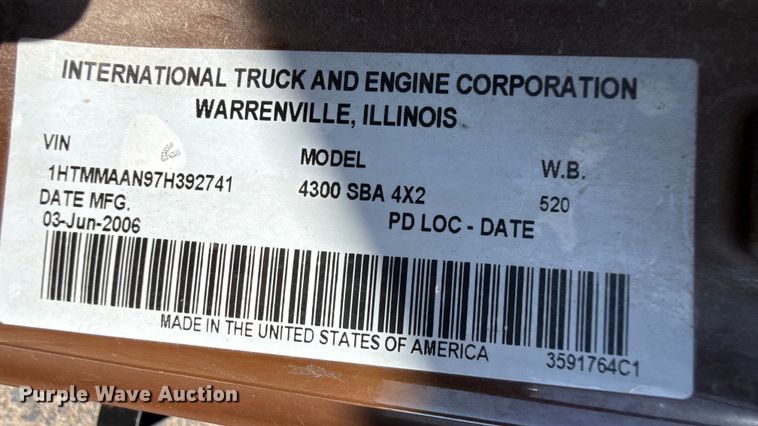 image for item DZ8913 2007 International 4300 flatbed truck