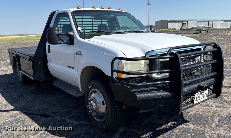 image for item DZ8914 2002 Ford F550 flatbed truck