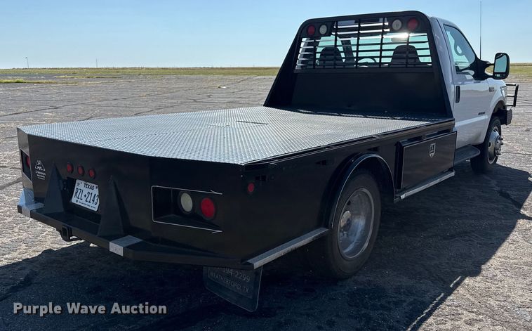 image for item DZ8914 2002 Ford F550 flatbed truck