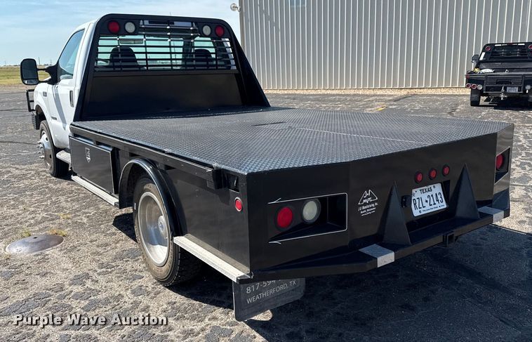 image for item DZ8914 2002 Ford F550 flatbed truck