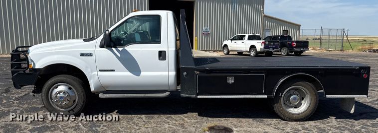 image for item DZ8914 2002 Ford F550 flatbed truck