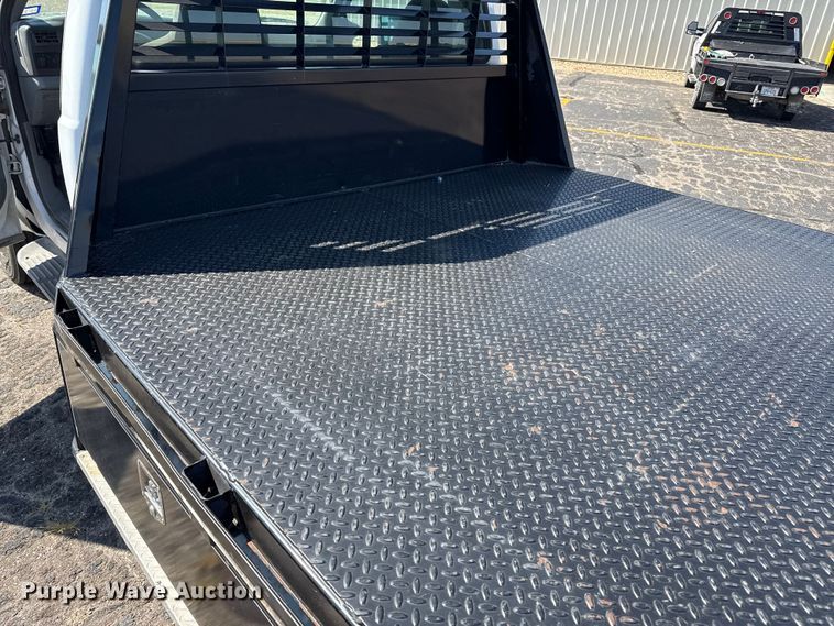 image for item DZ8914 2002 Ford F550 flatbed truck