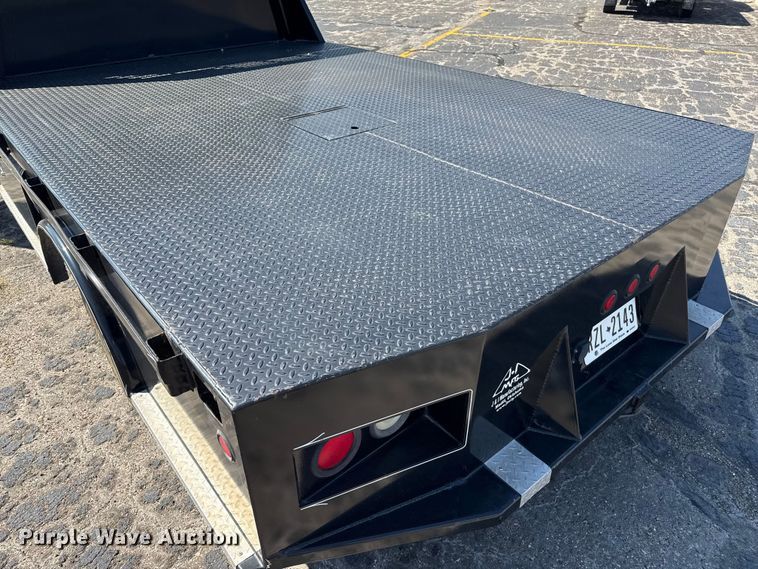 image for item DZ8914 2002 Ford F550 flatbed truck