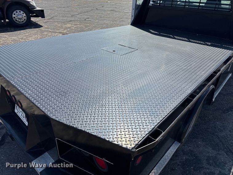 image for item DZ8914 2002 Ford F550 flatbed truck