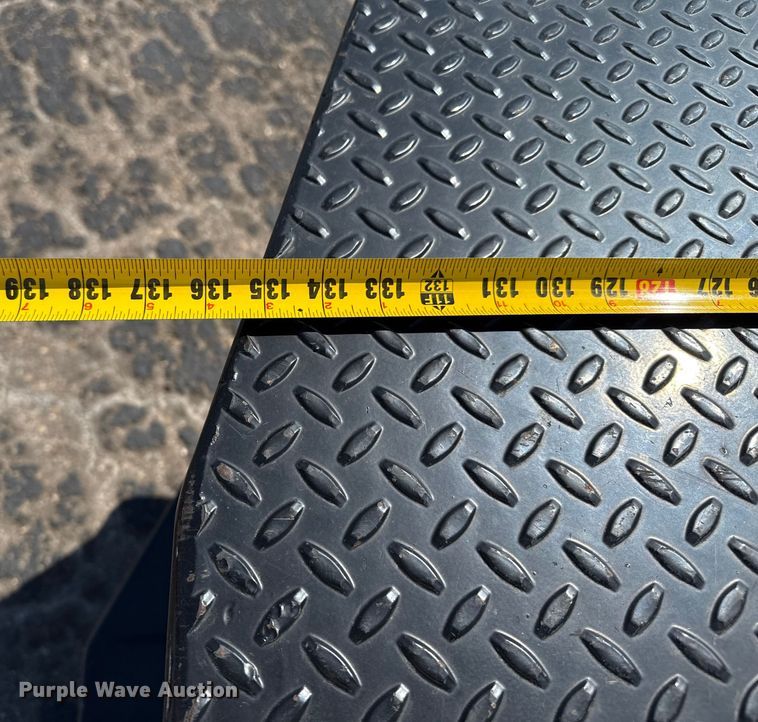 image for item DZ8914 2002 Ford F550 flatbed truck