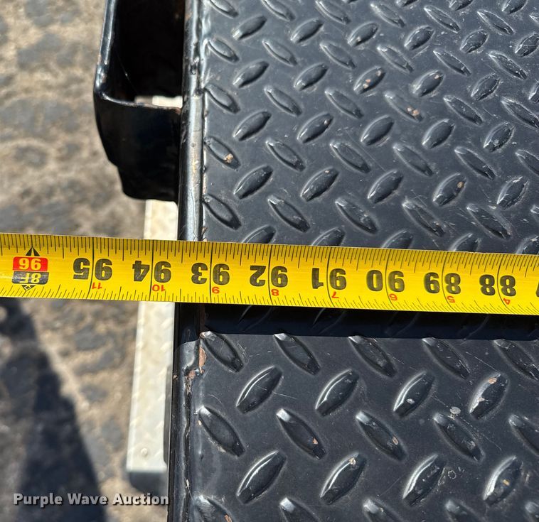 image for item DZ8914 2002 Ford F550 flatbed truck