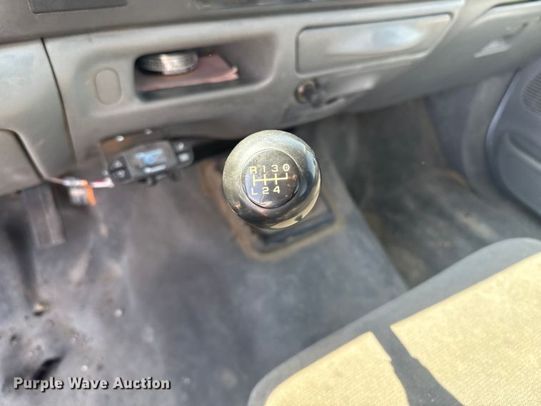 image for item DZ8914 2002 Ford F550 flatbed truck