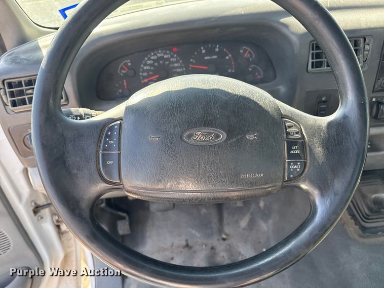 image for item DZ8914 2002 Ford F550 flatbed truck