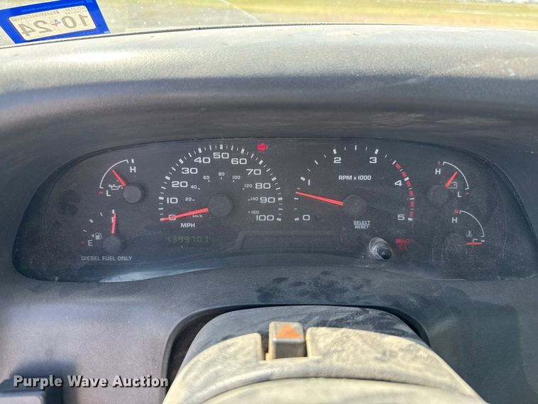 image for item DZ8914 2002 Ford F550 flatbed truck