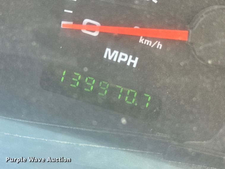 image for item DZ8914 2002 Ford F550 flatbed truck