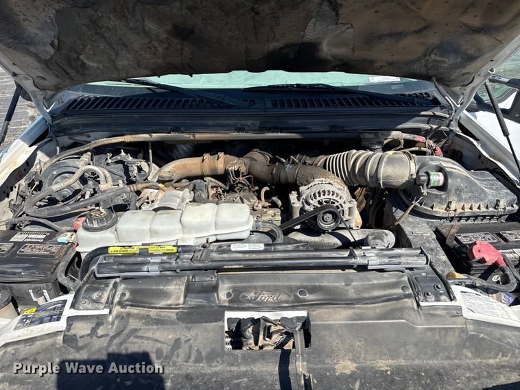 image for item DZ8914 2002 Ford F550 flatbed truck