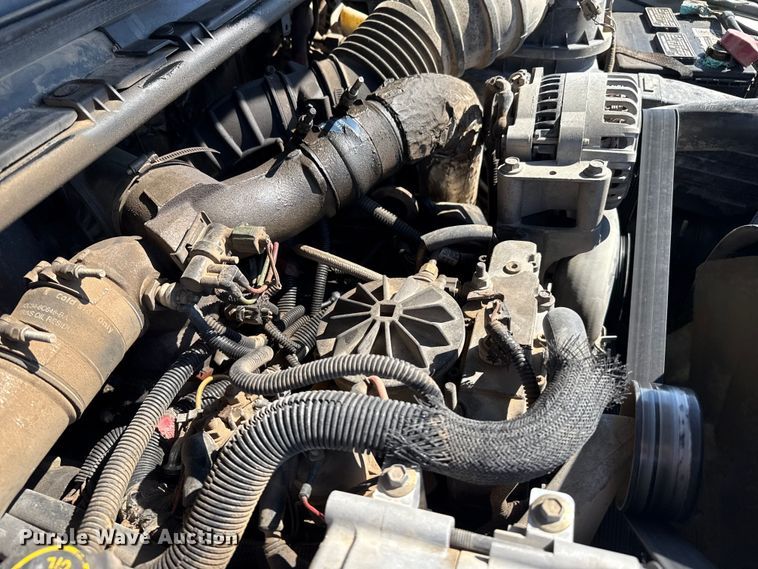 image for item DZ8914 2002 Ford F550 flatbed truck