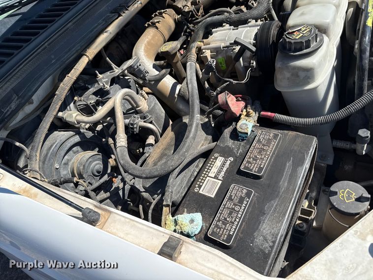 image for item DZ8914 2002 Ford F550 flatbed truck