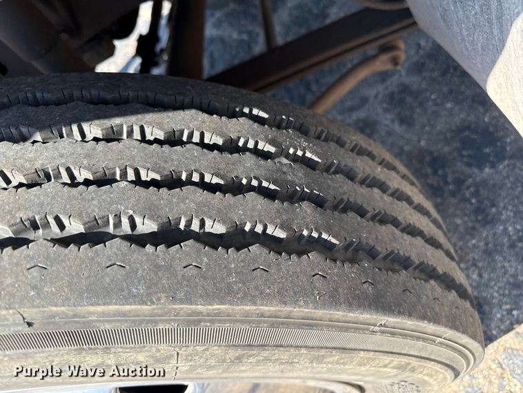 image for item DZ8914 2002 Ford F550 flatbed truck