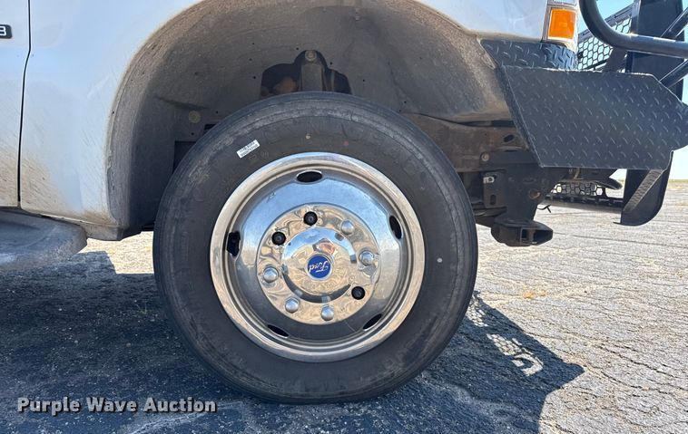 image for item DZ8914 2002 Ford F550 flatbed truck