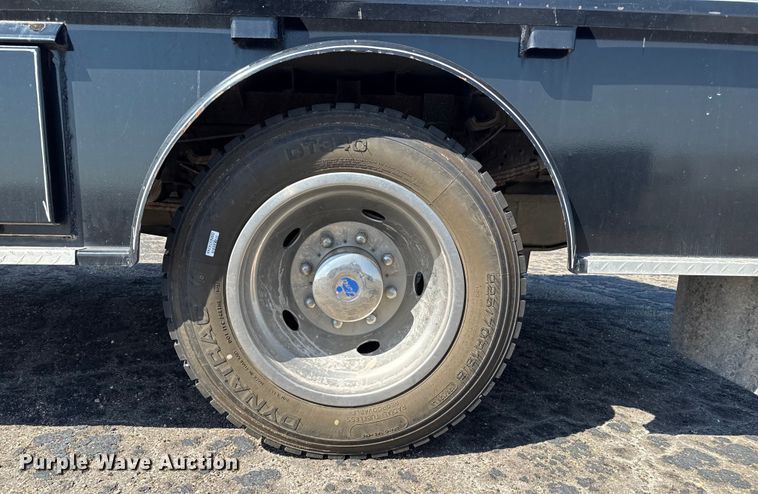 image for item DZ8914 2002 Ford F550 flatbed truck