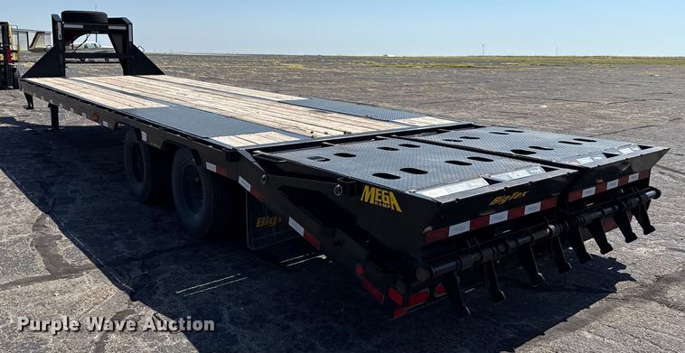image for item DZ8916 2020 Big Tex 25GN-25BK+5MR equipment trailer
