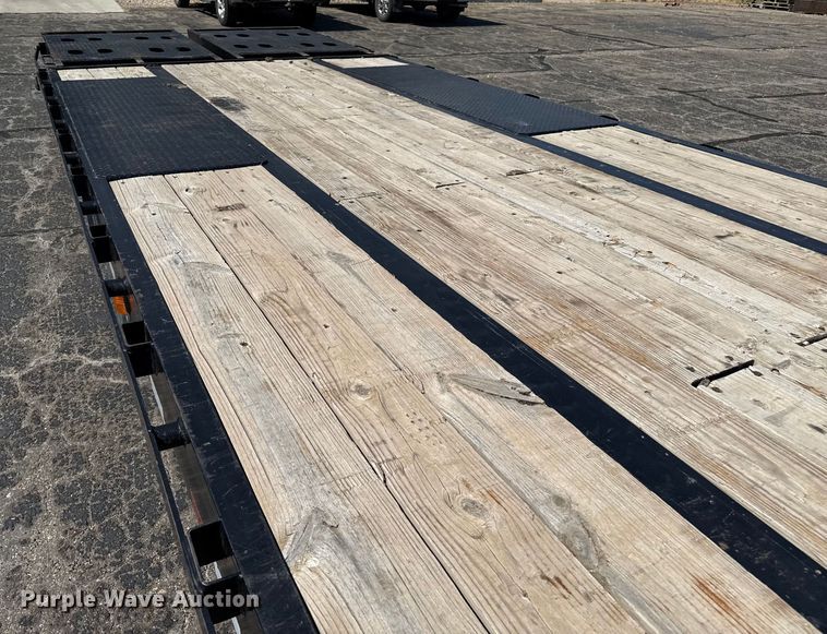 image for item DZ8916 2020 Big Tex 25GN-25BK+5MR equipment trailer