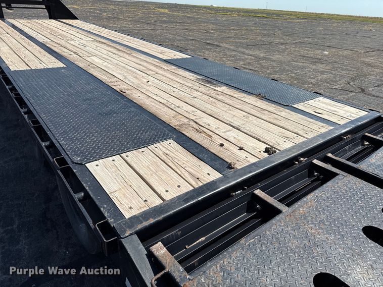 image for item DZ8916 2020 Big Tex 25GN-25BK+5MR equipment trailer