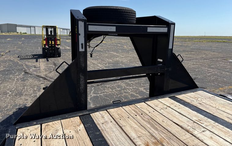 image for item DZ8916 2020 Big Tex 25GN-25BK+5MR equipment trailer