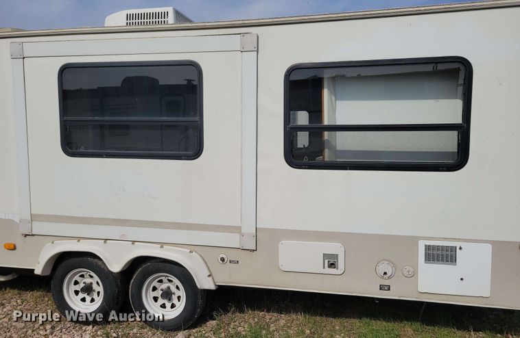 image for item EA2438 2008 Kodiak camper