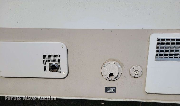 image for item EA2438 2008 Kodiak camper