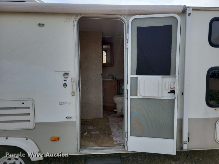 image for item EA2438 2008 Kodiak camper