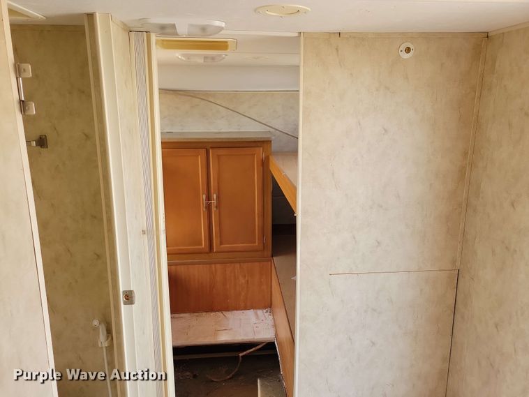 image for item EA2438 2008 Kodiak camper