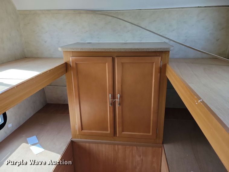 image for item EA2438 2008 Kodiak camper