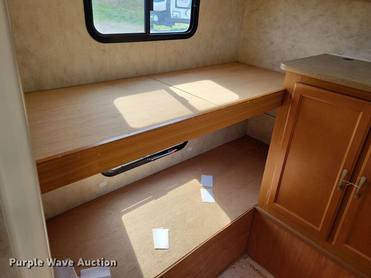 image for item EA2438 2008 Kodiak camper