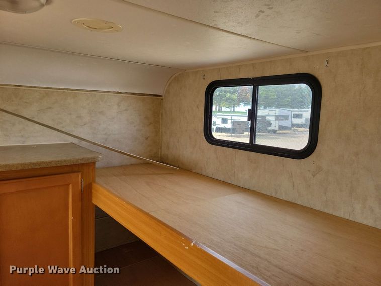 image for item EA2438 2008 Kodiak camper