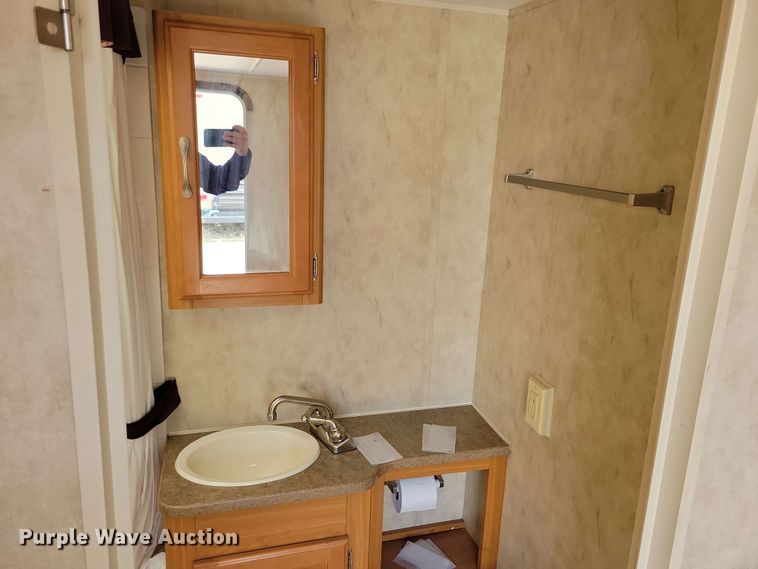 image for item EA2438 2008 Kodiak camper