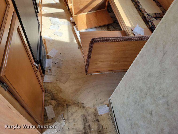 image for item EA2438 2008 Kodiak camper