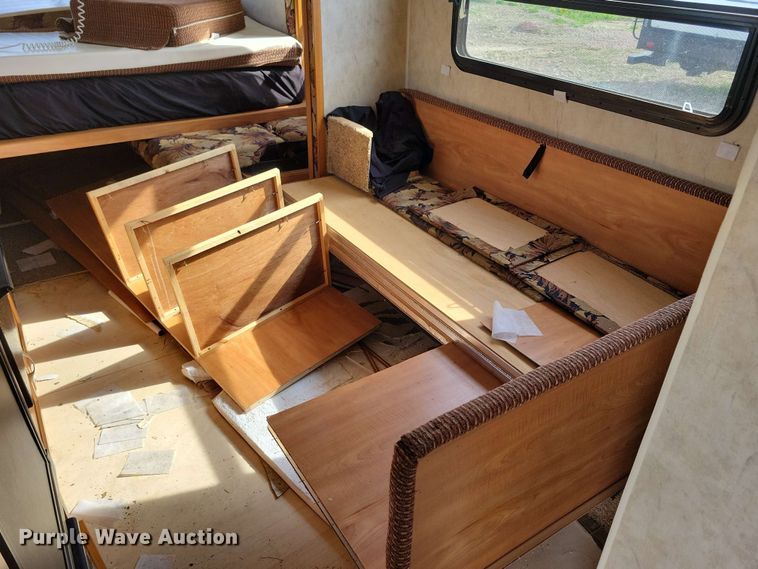 image for item EA2438 2008 Kodiak camper